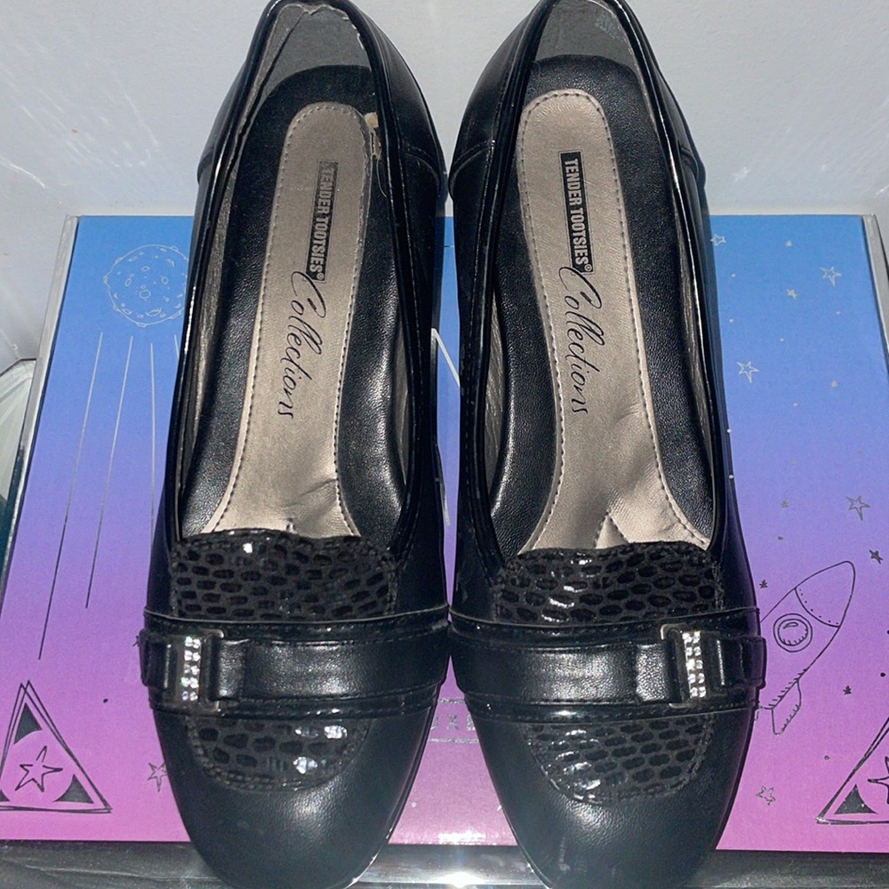 GUC Women black heel shoes Size 6 (faux leather)